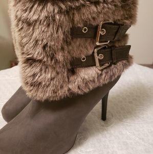 Grey boots with grey fur. Zip up